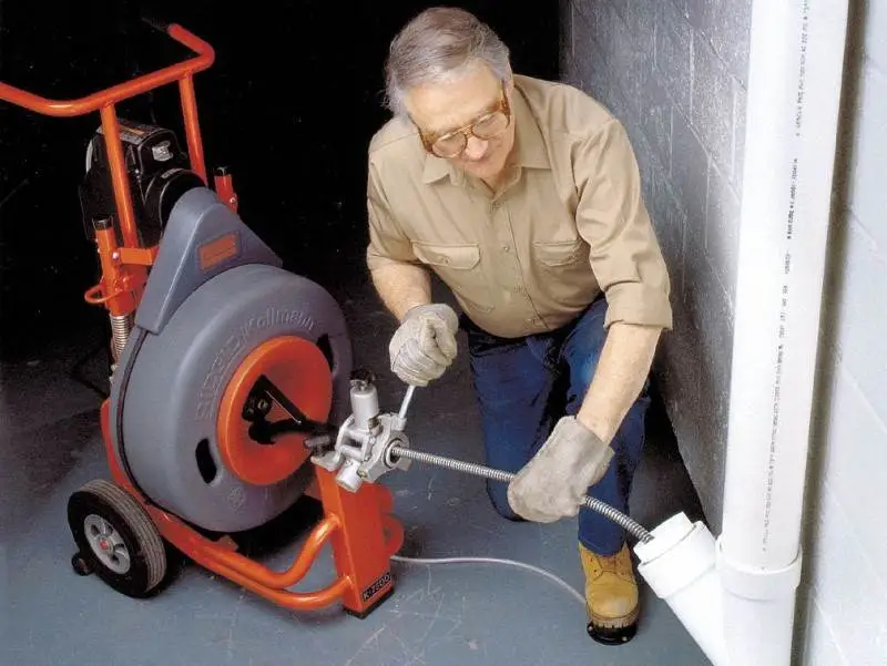 Tıkanmış gider, ev veya işyeri ortamında oldukça sık karşılaşılan bir sorundur. Bu tür bir tıkanıklık, suyun akışını engelleyerek kullanım alanlarını işlevsiz hale getirebilir ve rahatsızlık yaratabilir. Tıkanık açma hakkında bilmeniz gerekenler ve sorunları çözmenize yardımcı olacak bazı pratik yöntemleri şöyle sıralayabiliriz.